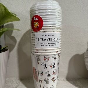 Graphique 12 Travel Cups with Snoopy Design